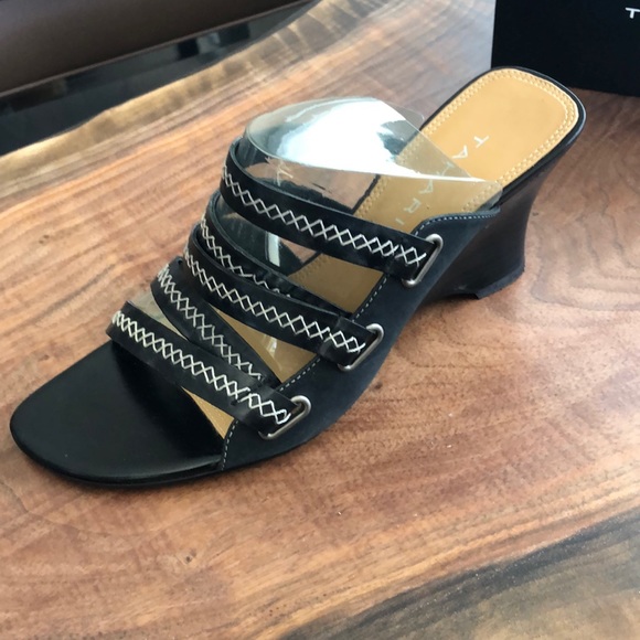 Gorgeous Tahari wedges!  7.5m - Picture 2 of 8